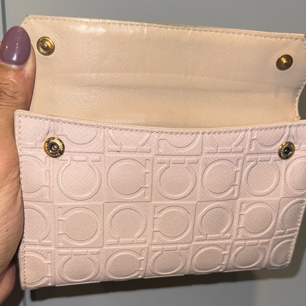 Salvatore Ferragamo Gancini continental  Pink Embossed wallet - Picture 8 of 9